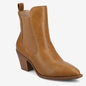New in Box Journee Collection Tan Ankle Booties
